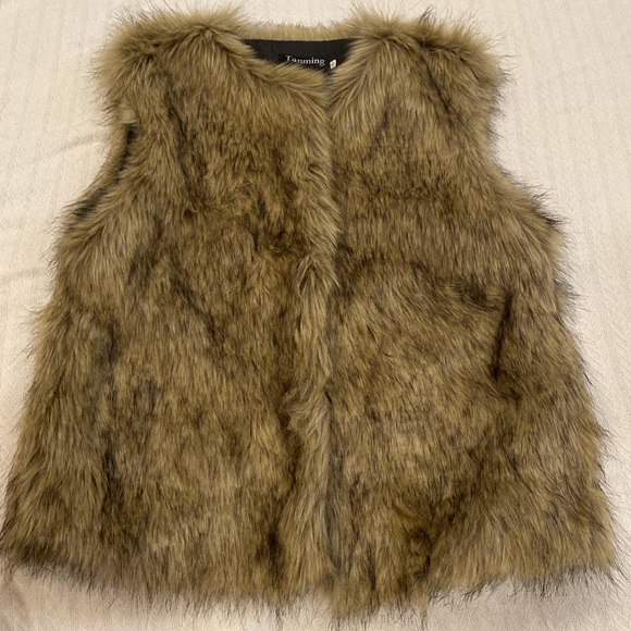 Faux Fur Vest - Picture 2 of 6